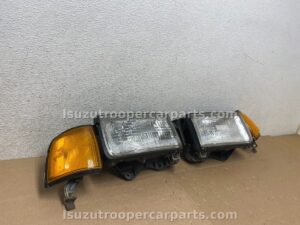 OEM Headlight & Corner Light Set for 1988–1991 Isuzu Trooper – Rare Complete Front Lighting Upgrade