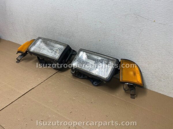 OEM Headlight & Corner Light Set for 1988–1991 Isuzu Trooper – Rare Complete Front Lighting Upgrade