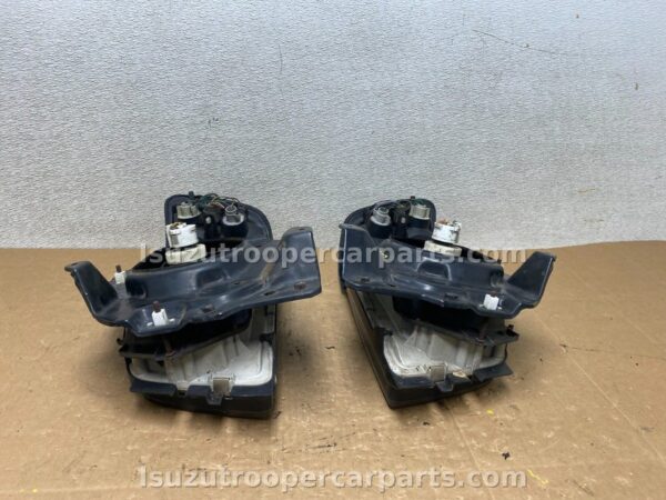 OEM Headlight & Corner Light Set for 1988–1991 Isuzu Trooper – Rare Complete Front Lighting Upgrade