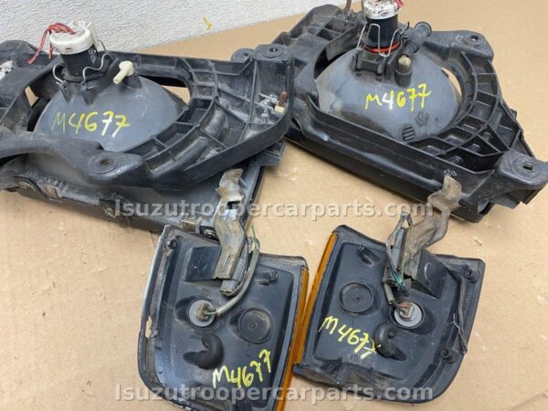 OEM Headlight & Corner Light Set for 1988–1991 Isuzu Trooper – Rare Complete Front Lighting Upgrade