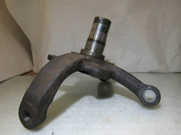 Isuzu Trooper Duty 3.0 Left Front Axle Wheel Hub Mount Steering Knuckle - 1995-2002 2nd Gen