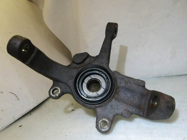 Isuzu Trooper Duty 3.0 Left Front Axle Wheel Hub Mount Steering Knuckle - 1995-2002 2nd Gen