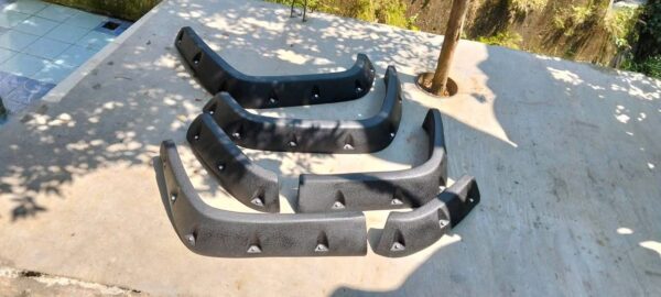 New OEM Isuzu Trooper Fender Flares – 1st Generation (1981–1990)