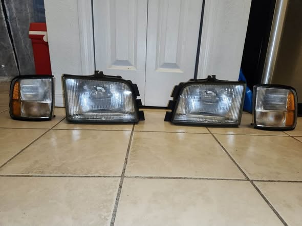 Pair of 4 OEM Genuine Japan Isuzu Trooper Headlights & Corner Lights (1998–2002)