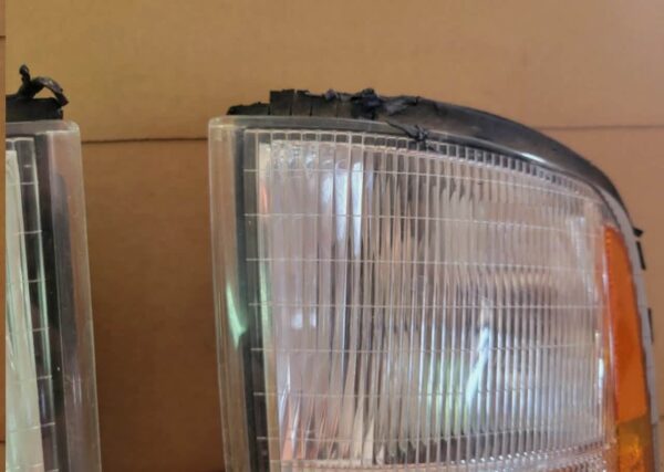 Brand New Left & Right OEM Park Lamp Turn Marker Signal for Isuzu Trooper 1998-2002