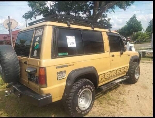 New OEM Isuzu Trooper Fender Flares – 1st Generation (1981–1990)