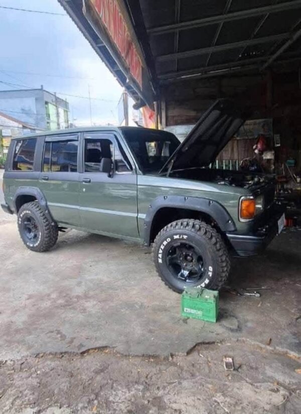 New OEM Isuzu Trooper Fender Flares – 1st Generation (1981–1990)