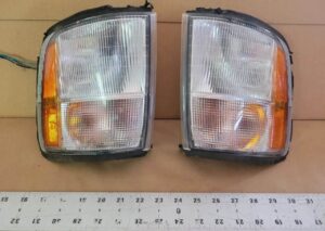 Brand New Left & Right OEM Park Lamp Turn Marker Signal for Isuzu Trooper 1998-2002