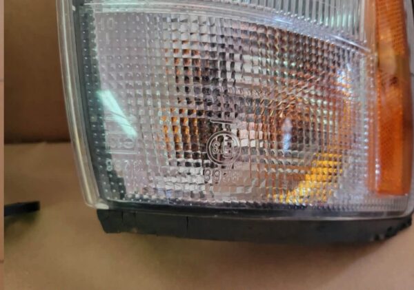 Brand New Left & Right OEM Park Lamp Turn Marker Signal for Isuzu Trooper 1998-2002