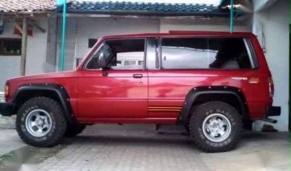 New OEM Isuzu Trooper Fender Flares – 1st Generation (1981–1990)