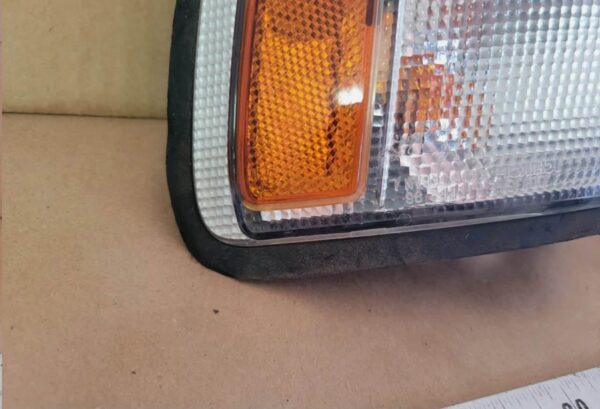 Brand New Left & Right OEM Park Lamp Turn Marker Signal for Isuzu Trooper 1998-2002