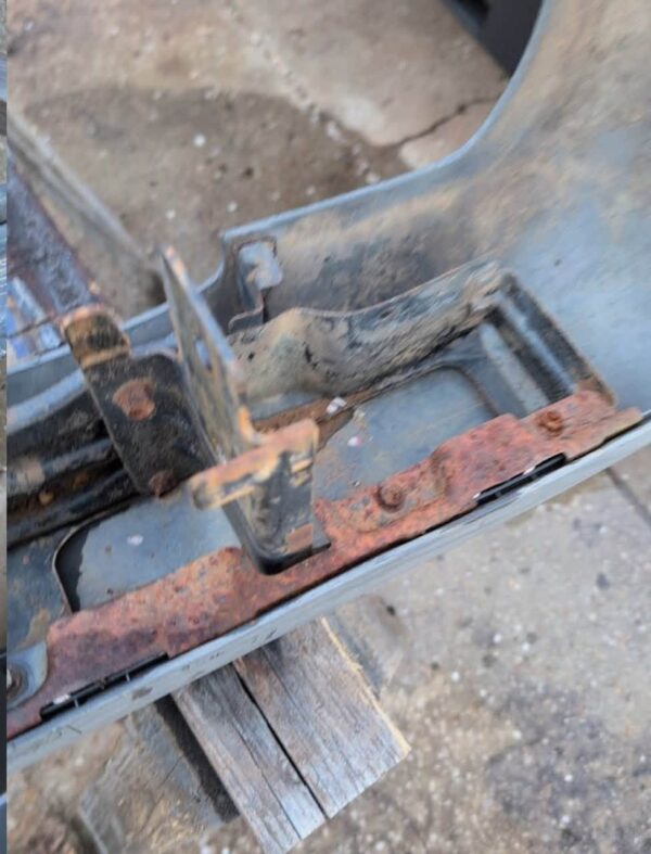 1992-2000 Isuzu Trooper 2nd Gen - OEM Rear Steel Bumper