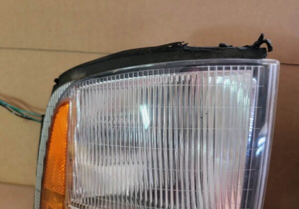 Brand New Left & Right OEM Park Lamp Turn Marker Signal for Isuzu Trooper 1998-2002