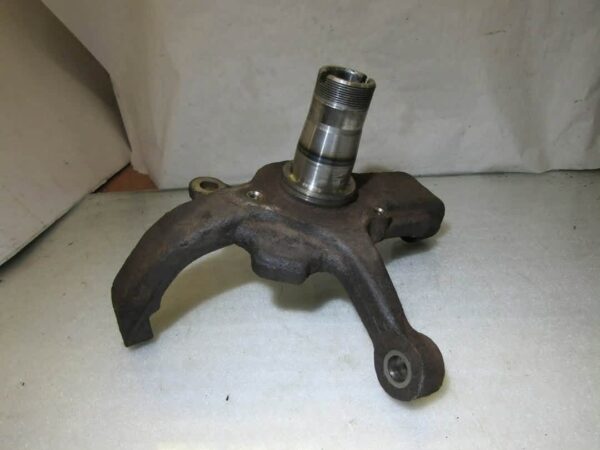 Isuzu Trooper Duty 3.0 Left Front Axle Wheel Hub Mount Steering Knuckle - 1995-2002 2nd Gen