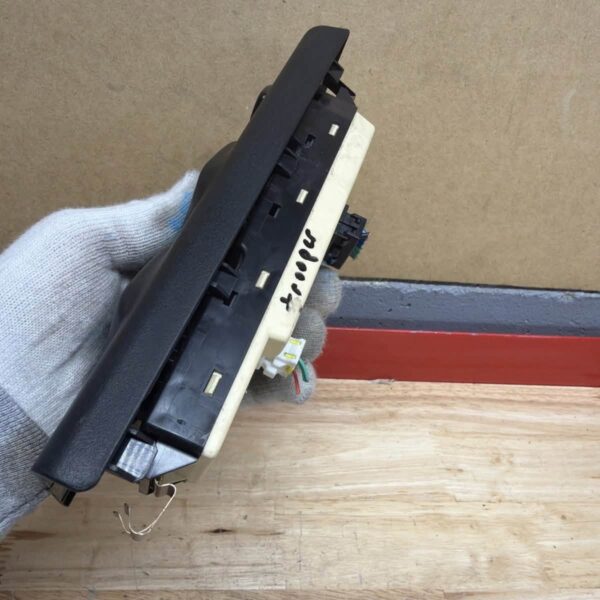 Isuzu Trooper Driver Left Front Master Power Window & Lock Switch OEM – 1995–2002 2nd Gen