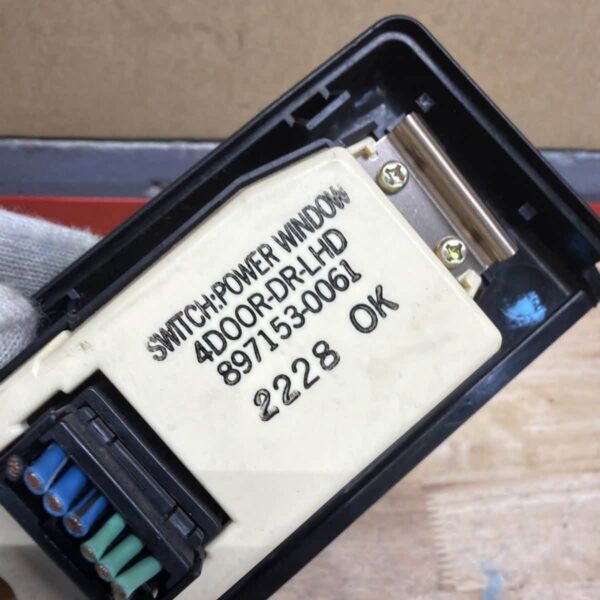 Isuzu Trooper Driver Left Front Master Power Window & Lock Switch OEM – 1995–2002 2nd Gen