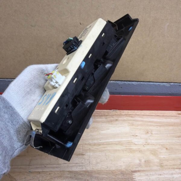 Isuzu Trooper Driver Left Front Master Power Window & Lock Switch OEM – 1995–2002 2nd Gen