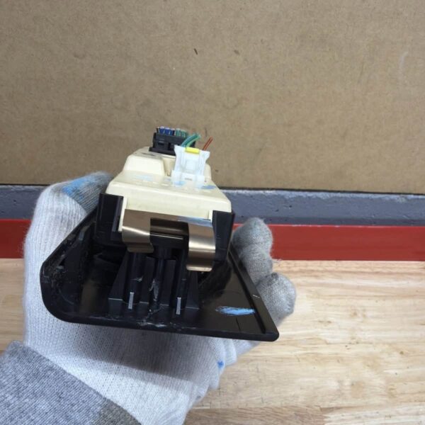 Isuzu Trooper Driver Left Front Master Power Window & Lock Switch OEM – 1995–2002 2nd Gen