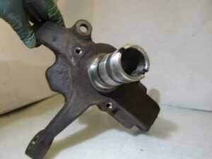 Isuzu Trooper Duty 3.0 Left Front Axle Wheel Hub Mount Steering Knuckle – 1995-2002 2nd Gen