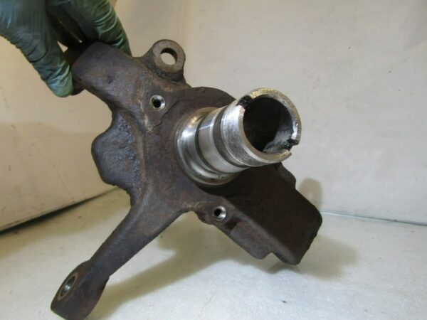Isuzu Trooper Duty 3.0 Left Front Axle Wheel Hub Mount Steering Knuckle – 1995-2002 2nd Gen