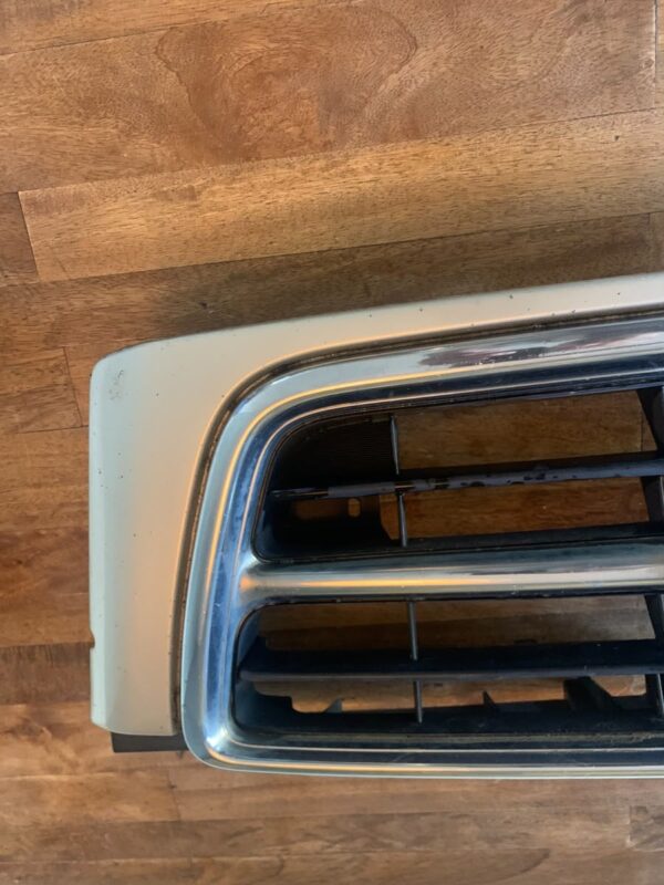1998–2000 Isuzu Trooper Grille – Aftermarket Replacement