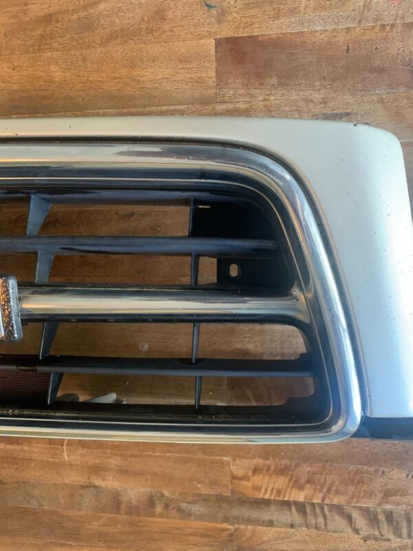1998–2000 Isuzu Trooper Grille – Aftermarket Replacement