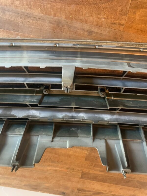 1998–2000 Isuzu Trooper Grille – Aftermarket Replacement