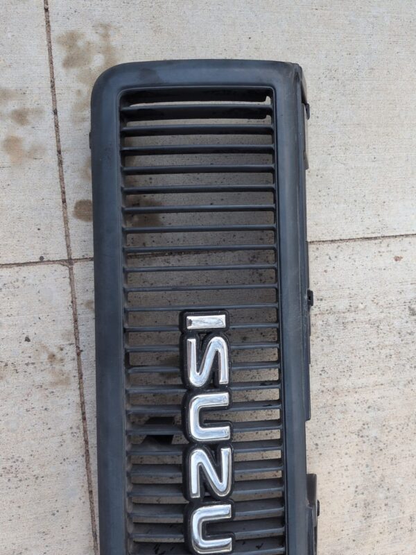 IMG_1554 Isuzu Trooper Front Grille Assembly 1991-1994 Isuzu Trooper Models