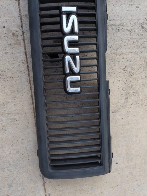 IMG_1555 Isuzu Trooper Front Grille Assembly 1991-1994 Isuzu Trooper Models
