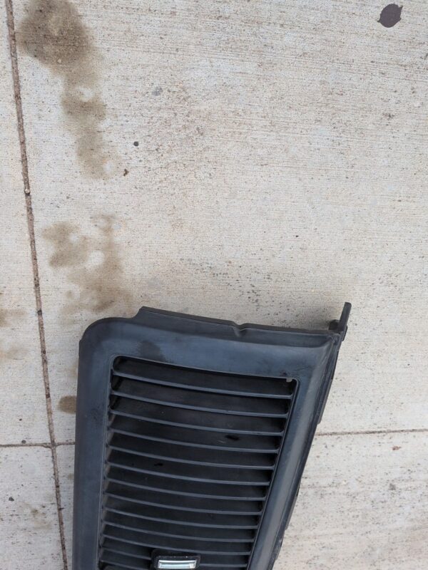 IMG_1556 Isuzu Trooper Front Grille Assembly 1991-1994 Isuzu Trooper Models