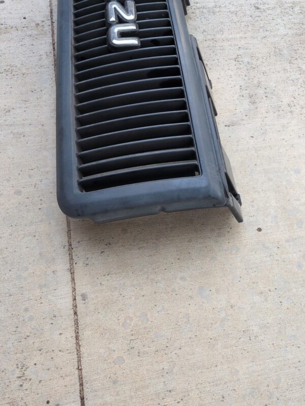 IMG_1557 Isuzu Trooper Front Grille Assembly 1991-1994 Isuzu Trooper Models
