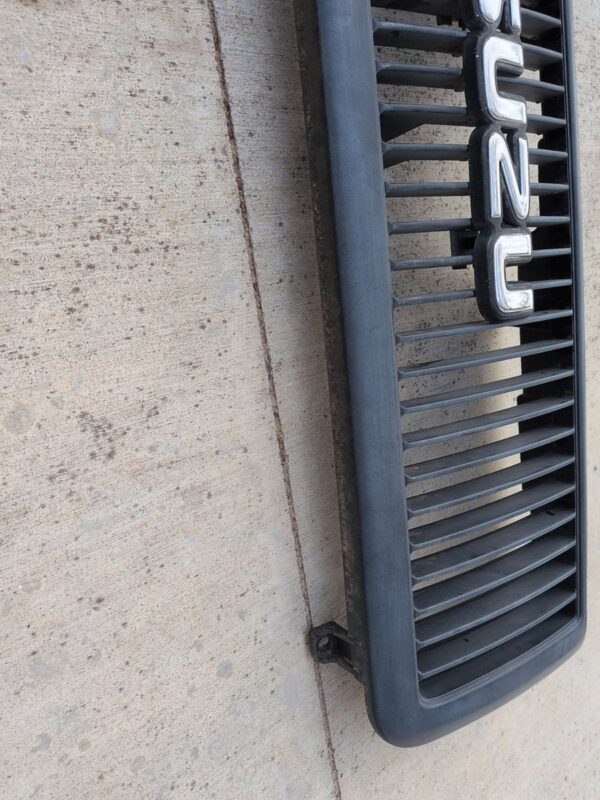 IMG_1558 Isuzu Trooper Front Grille Assembly 1991-1994 Isuzu Trooper Models