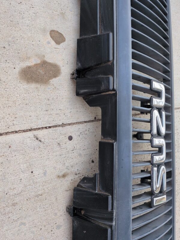 IMG_1560 Isuzu Trooper Front Grille Assembly 1991-1994 Isuzu Trooper Models