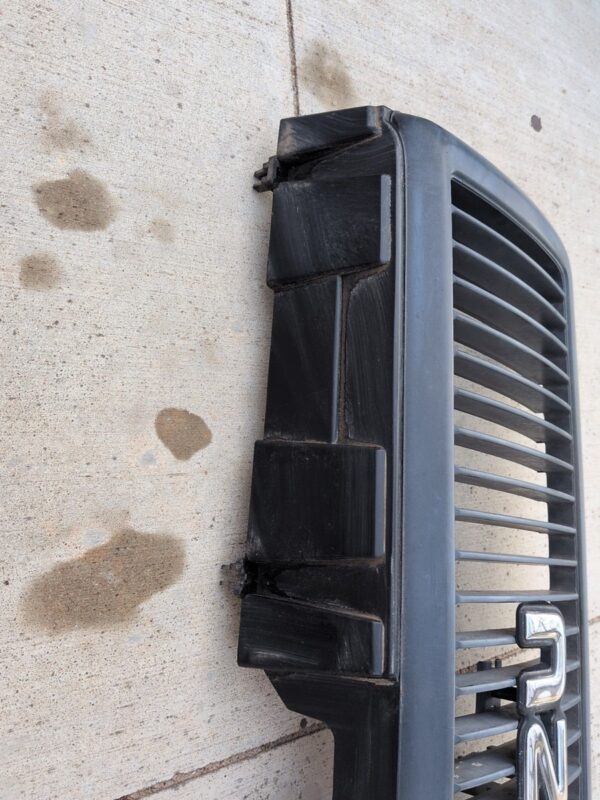 IMG_1561 Isuzu Trooper Front Grille Assembly 1991-1994 Isuzu Trooper Models