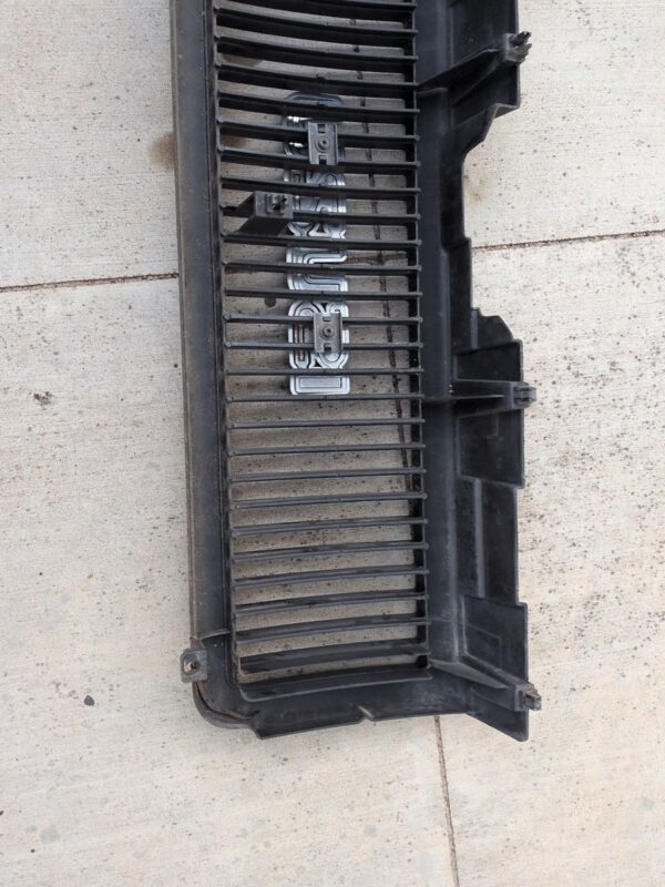 IMG_1564 Isuzu Trooper Front Grille Assembly 1991-1994 Isuzu Trooper Models